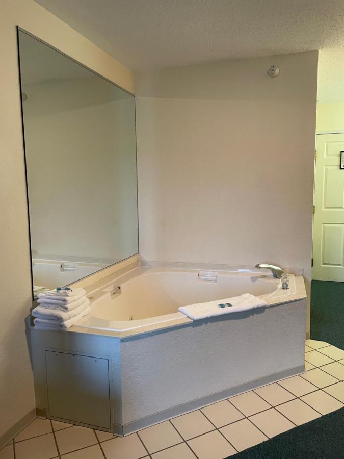 Voyager Inn Saint Ignace Dış mekan fotoğraf