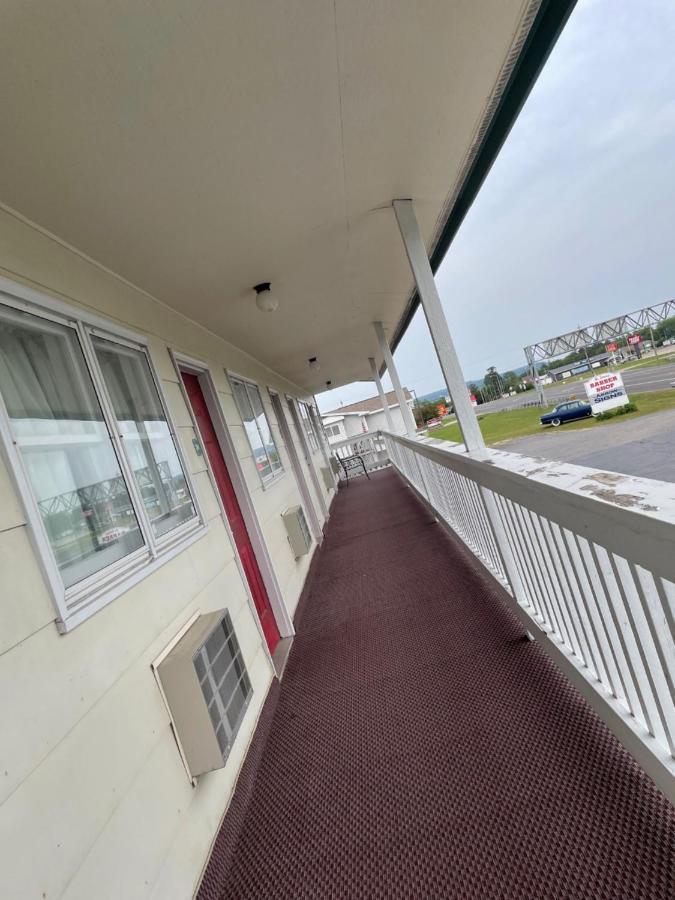 Voyager Inn Saint Ignace Dış mekan fotoğraf