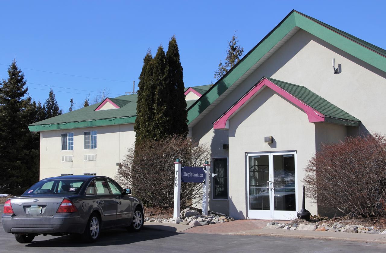 Voyager Inn Saint Ignace Dış mekan fotoğraf