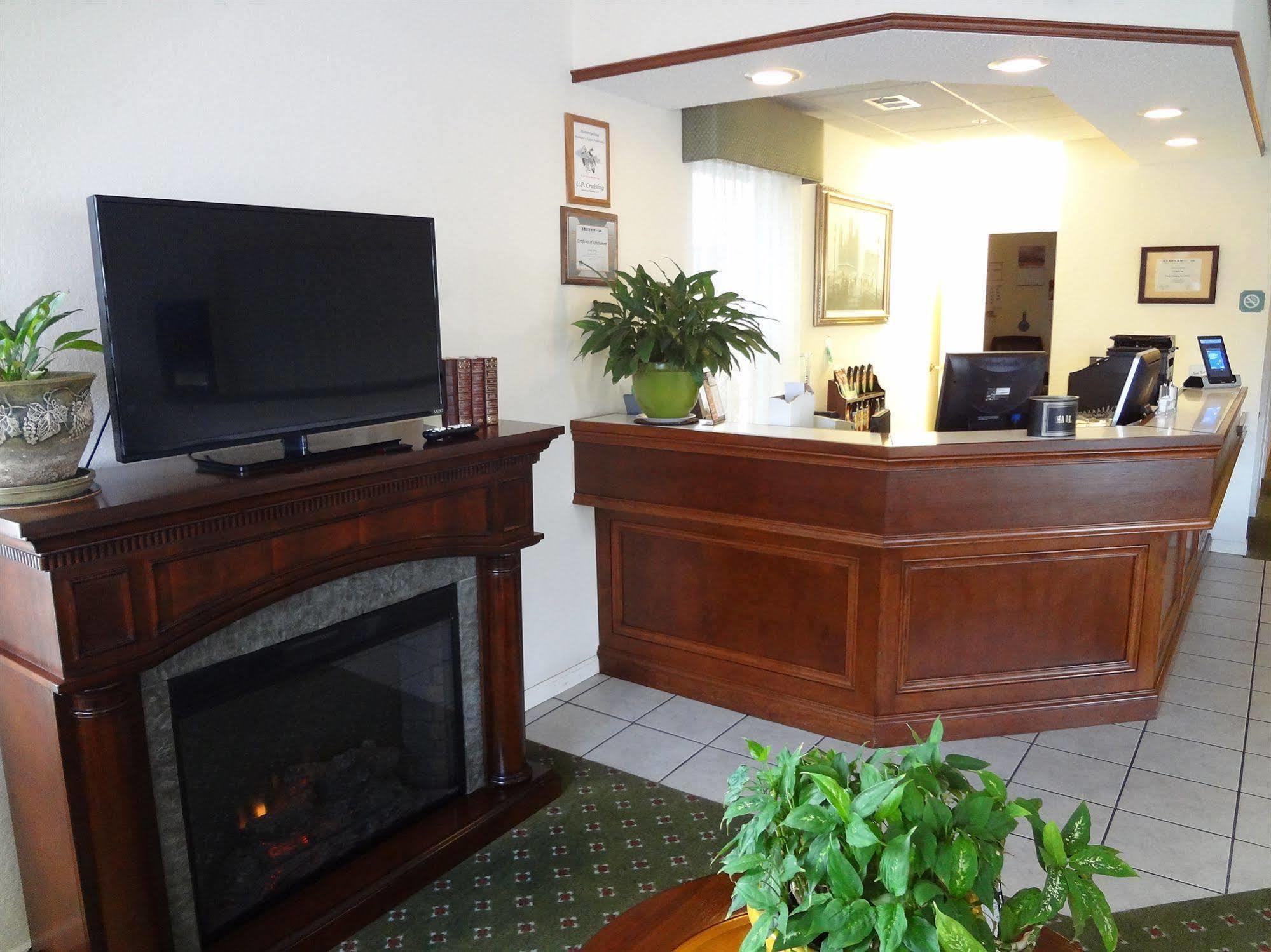 Voyager Inn Saint Ignace Dış mekan fotoğraf