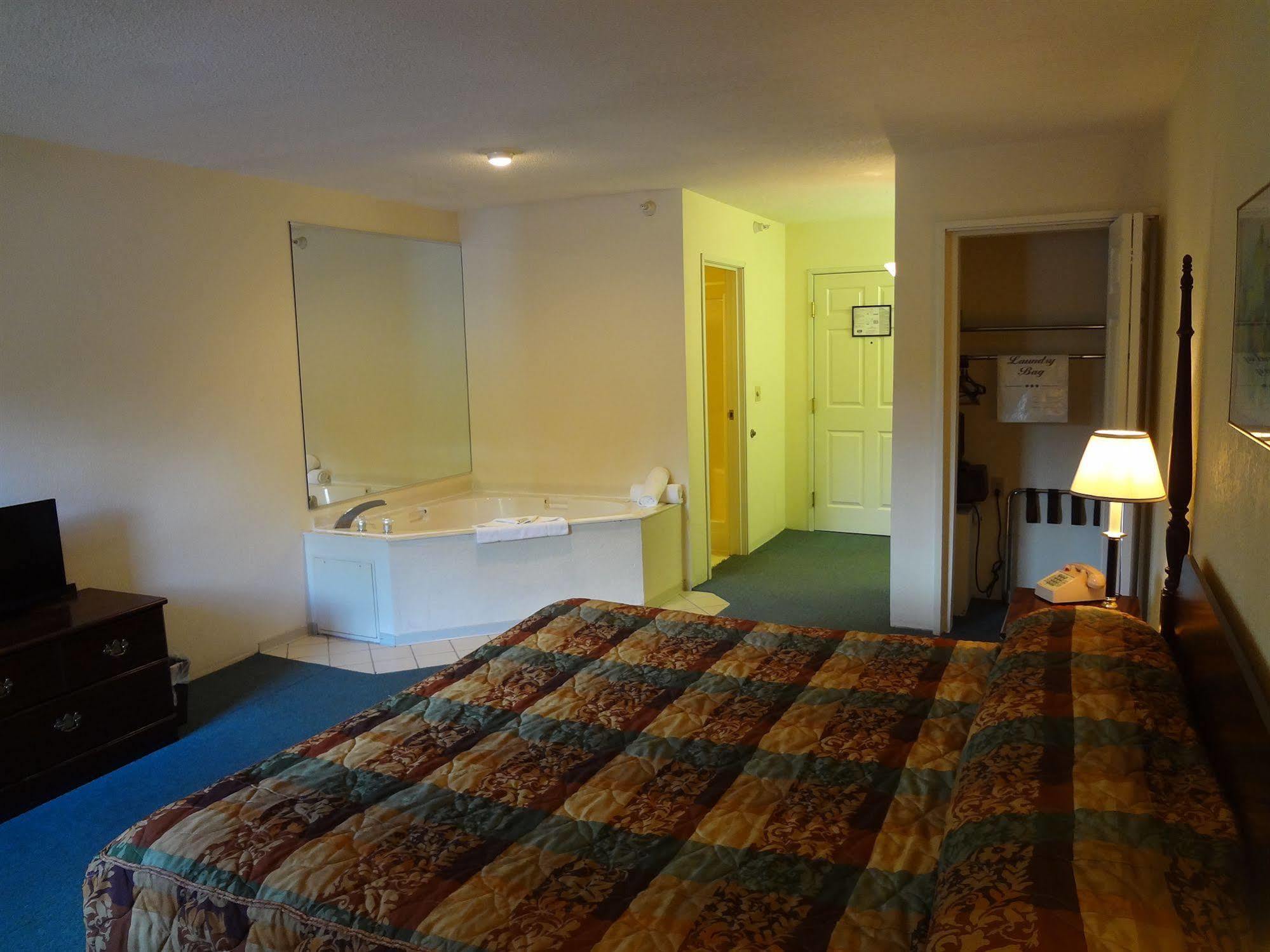 Voyager Inn Saint Ignace Dış mekan fotoğraf
